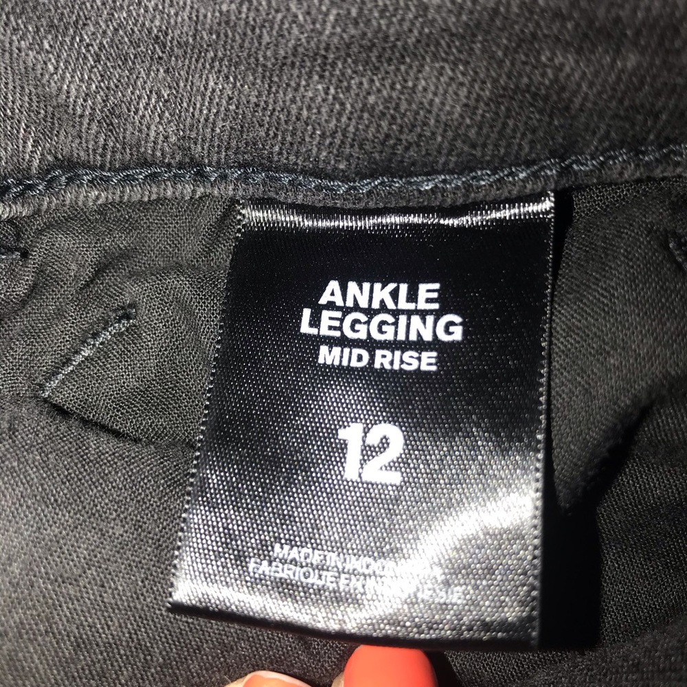 Express ~ Distressed Jeggings - Picture 2 of 4